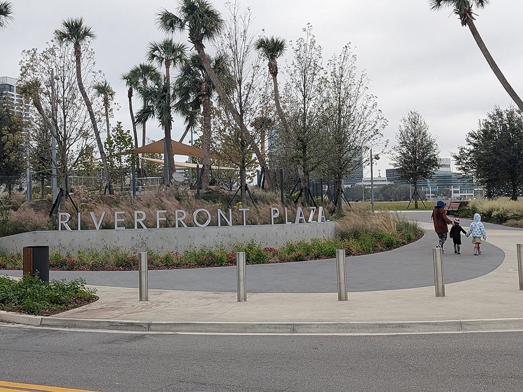 Image of Riverfront Plaza park gateway sign and entry point